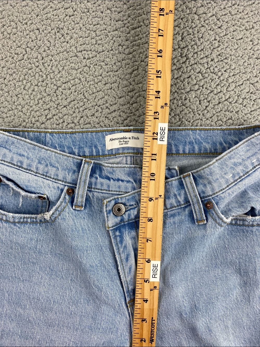 Abercrombie & Fitch The Baggy Low Rise Jeans Crossover Waist Light Wash Size 27 - Picture 8 of 13